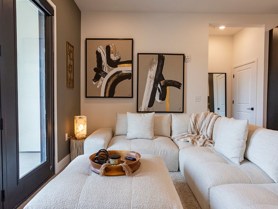 Mckenzie | Living room