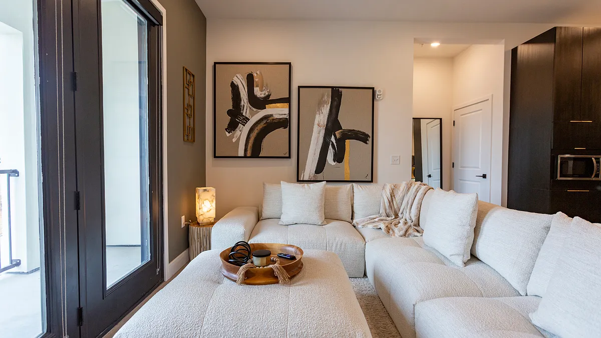 Mckenzie | Living room - McKenzie