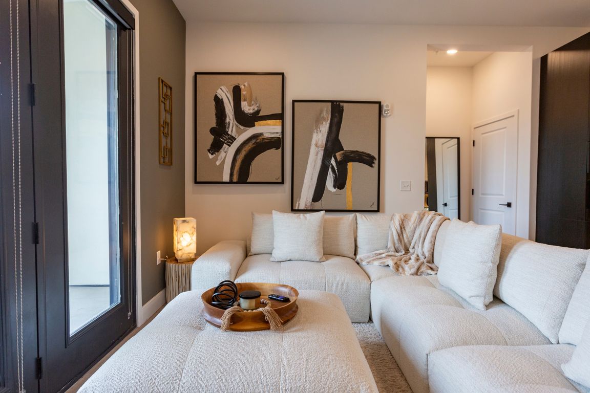 Mckenzie | Living room