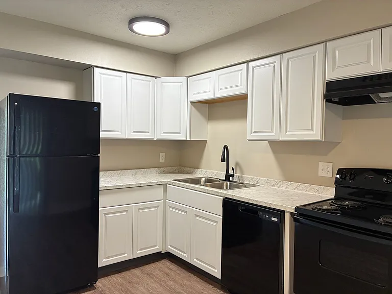 Waynedale Circle Apartments — Photo 36