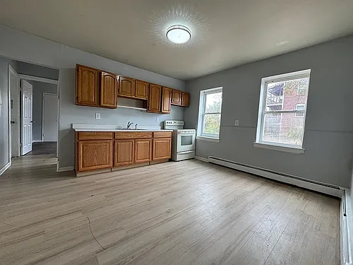 126 Oak St Photo 1