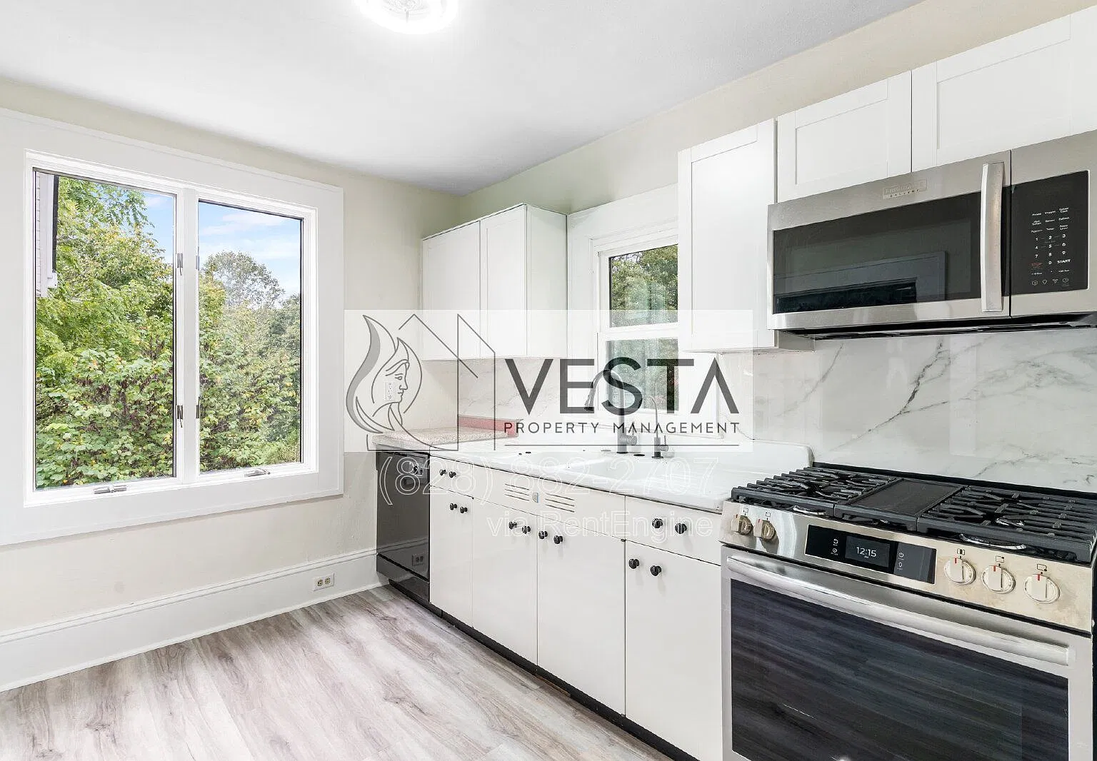 3 bed, 1.0 bath, 1300 sqft, $2,300 — Photo 4
