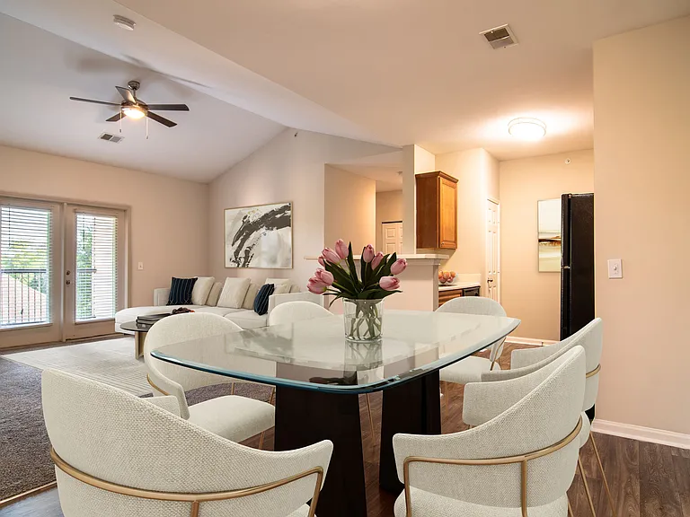 Houston Lake Apartments — Photo 37