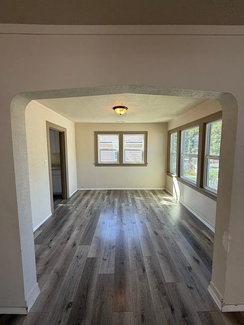 721 Mitchell — Photo 2