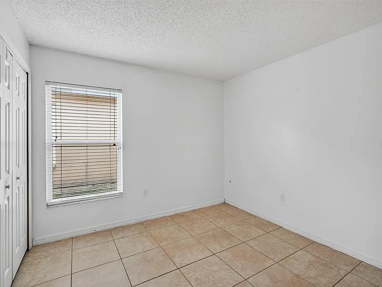 419 Buckingham Cir — Photo 16