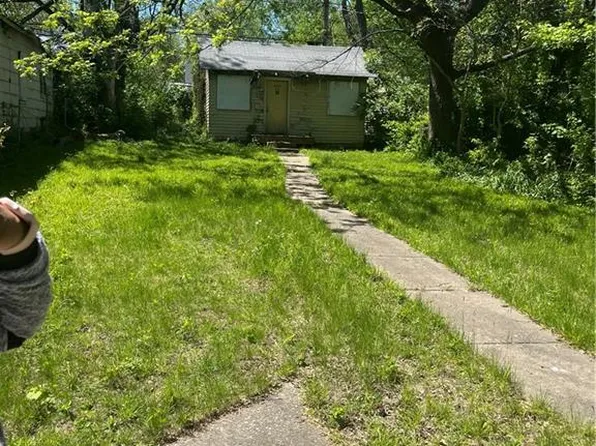 6810 Agnes Ave, Kansas City, MO 64132