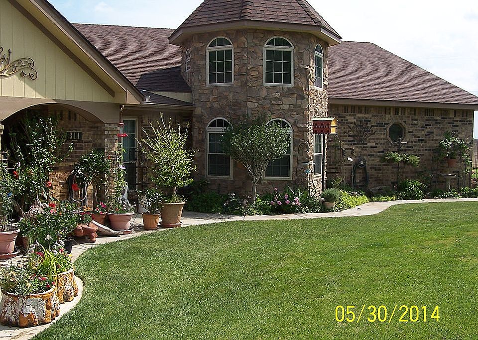 1st image of 311 Oak Dr