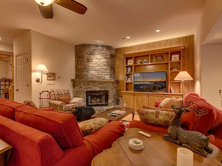 120 Country Club Dr #45 — Photo 4