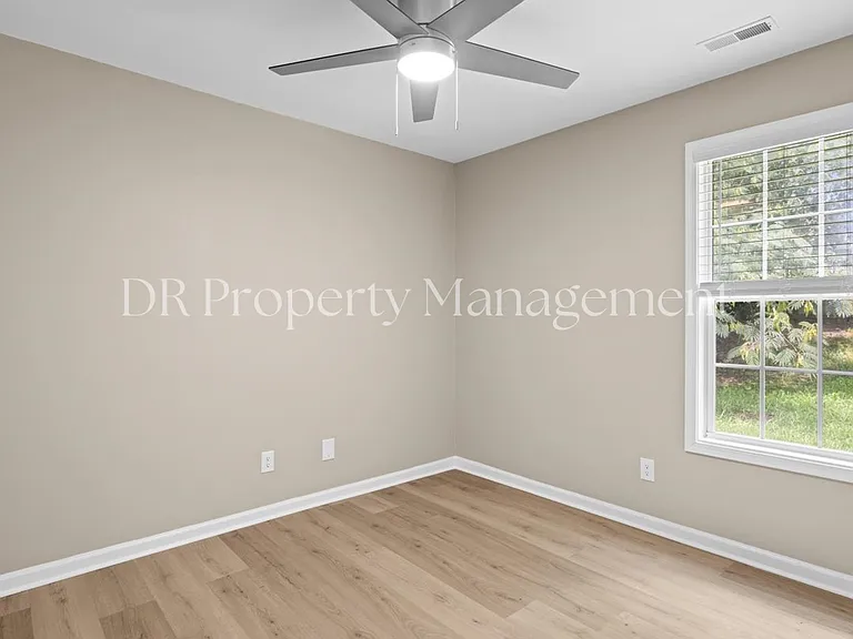 4708 Periwinkle Pl — Photo 12