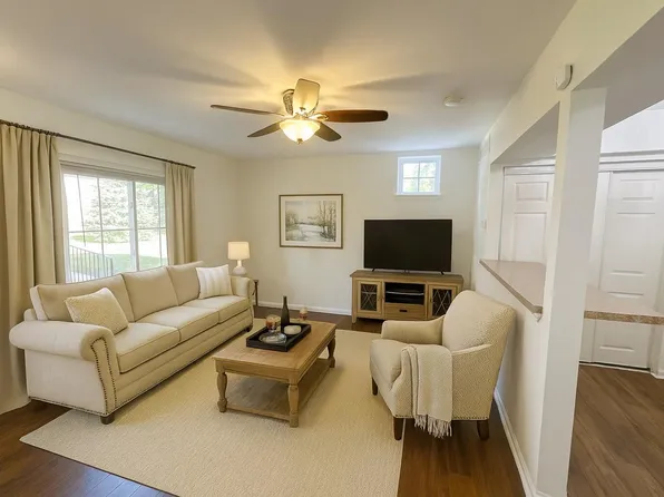 539 Long Shore Dr, Ann Arbor, MI 48105