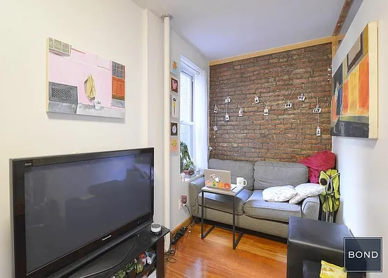 Rented by Bond New York | media 18