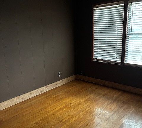 5th image of 209 Highland St