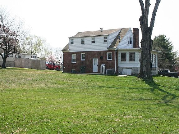 Rear View & Back Yard