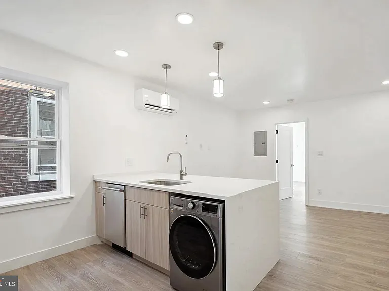 5043 Spruce St #3 — Photo 2