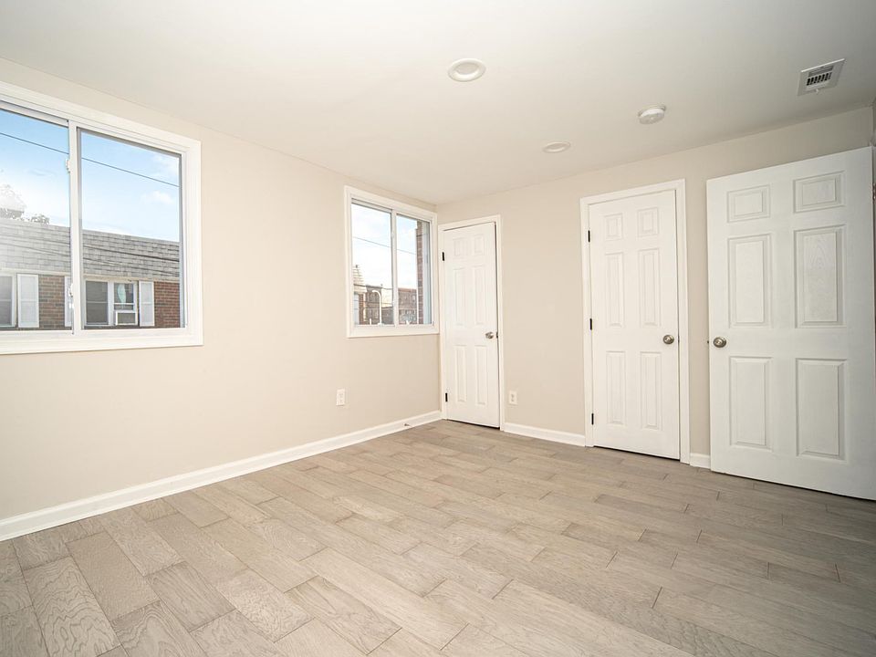 1st image of 2959 Edgley St #8