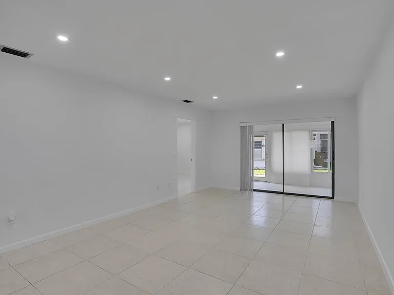 315 NW 36th Ave — Photo 12