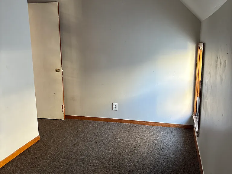 137 Gilbert St — Photo 4