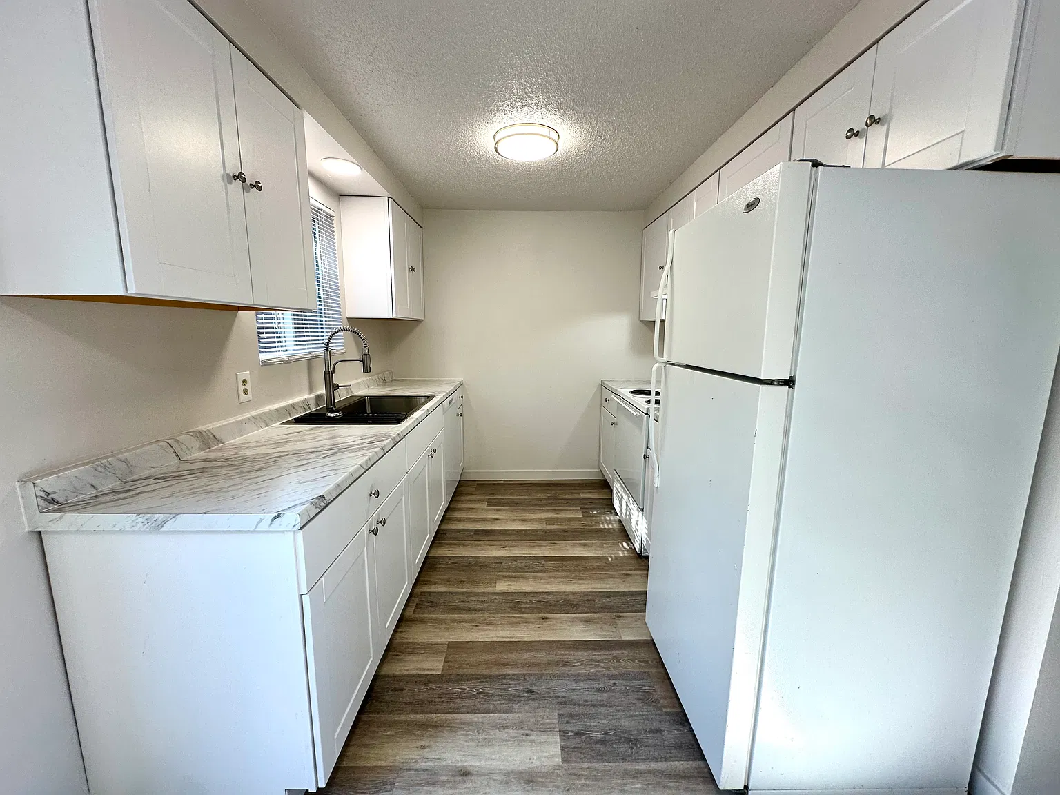 2 bed, 1.5 bath, 864 sqft, $1,625 — Photo 2