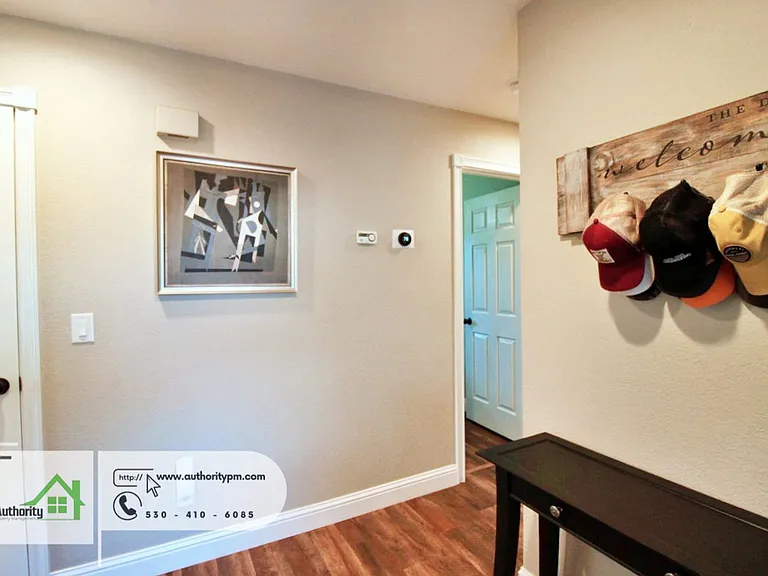 1437 Mariposa Ct — Photo 3