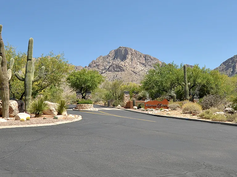 1600 E Deer Shadow Ln — Photo 8