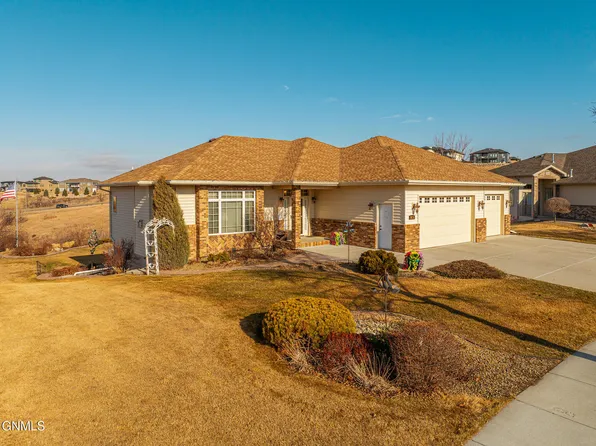3416 Thunderbird Ln, Bismarck, ND 58503