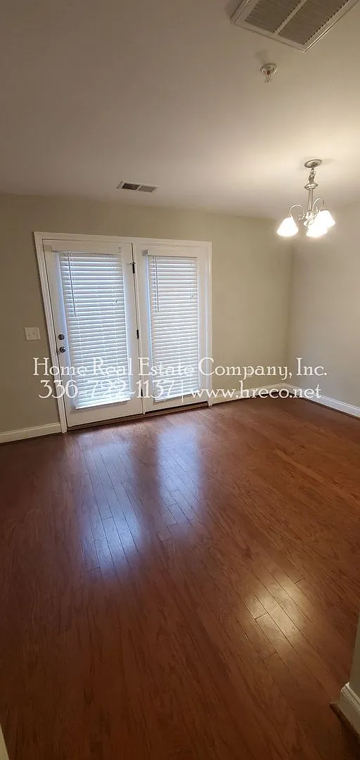 Brookglen Apartments | 1445 Brookwood Drive Apt B — Photo 4