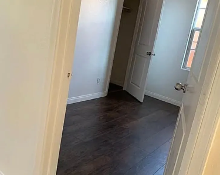439 N Mountain View Ave — Photo 4