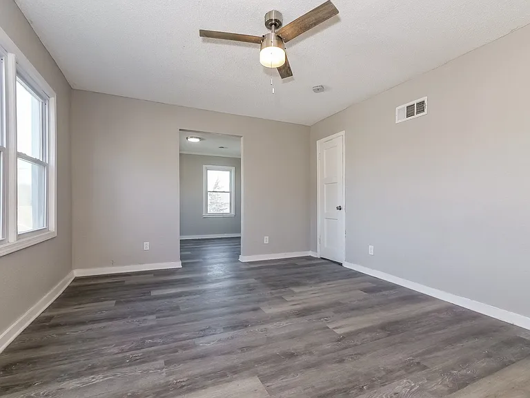 756661_019_living_room_13593236.jpg