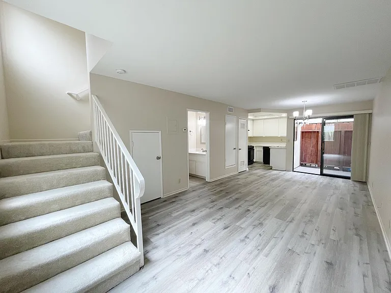 1206 Viola Ave — Photo 4