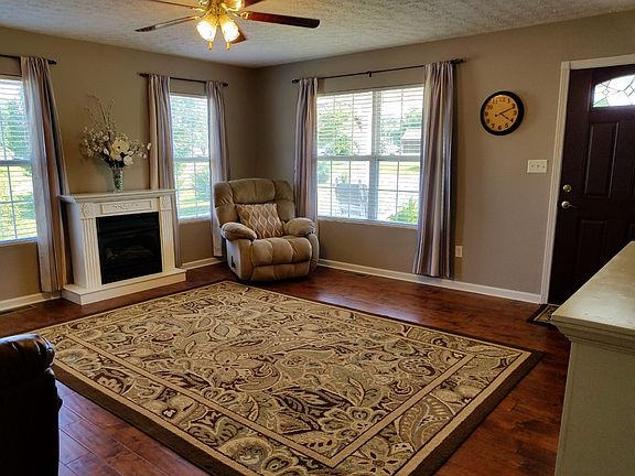 Living Room w/Gas fireplace
