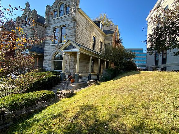 Great neighborhood, great location. One block from Newport on the Levee