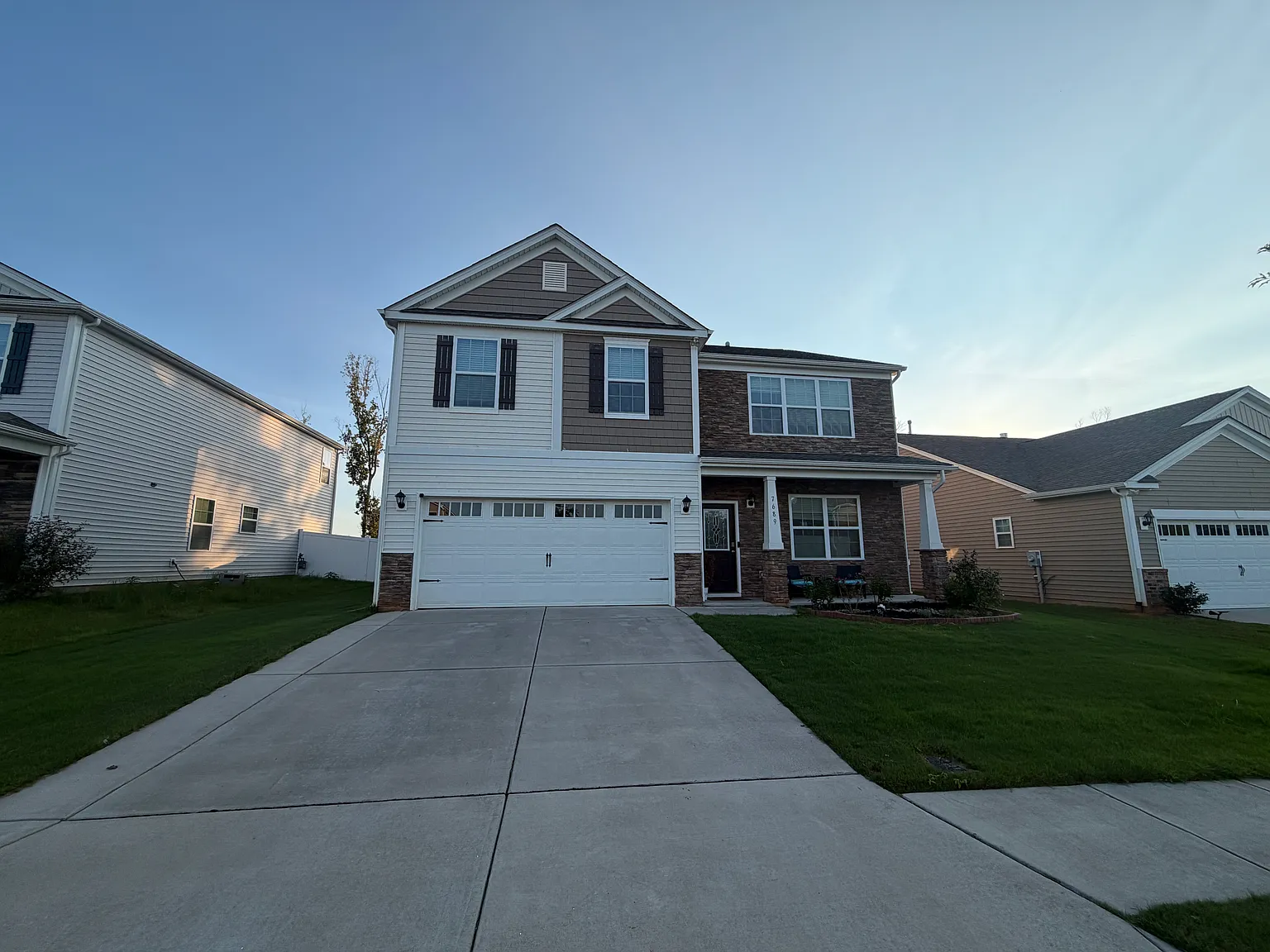 5 bed, 2454 sqft, $2,500 — Photo 2