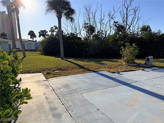 2nd image of 19681 Summerlin Rd #441