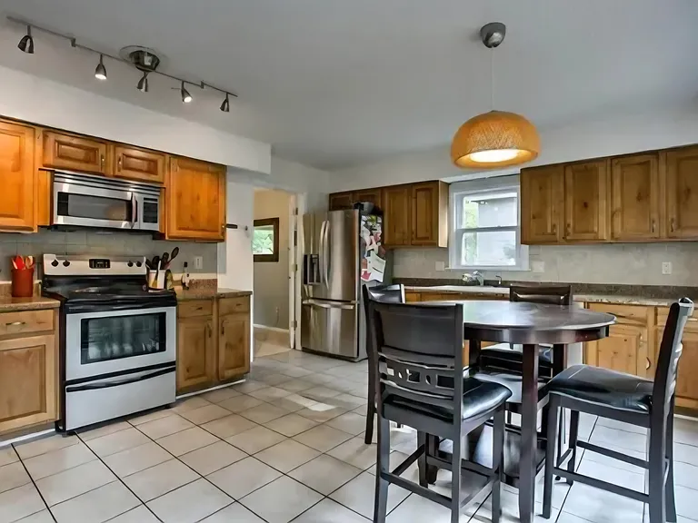 9026 Alden St — Photo 5