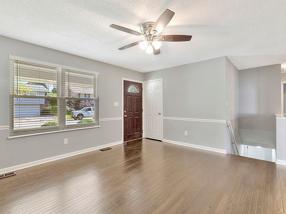 3rd image of 6 Barkwood Trails Dr