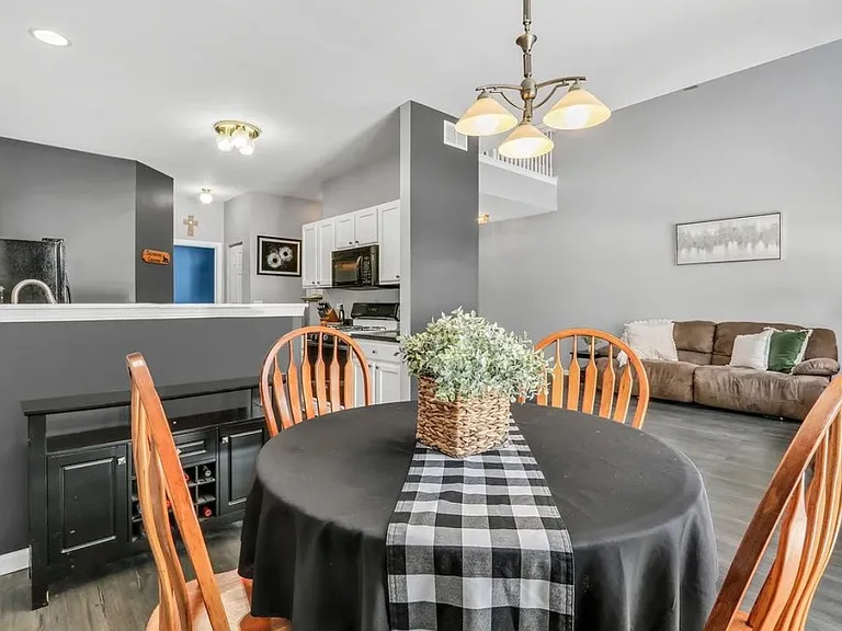 2904 Falling Waters Dr — Photo 14