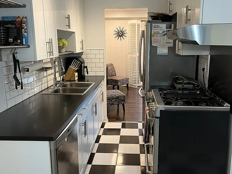 2272 Mowat Ave #42 — Photo 12
