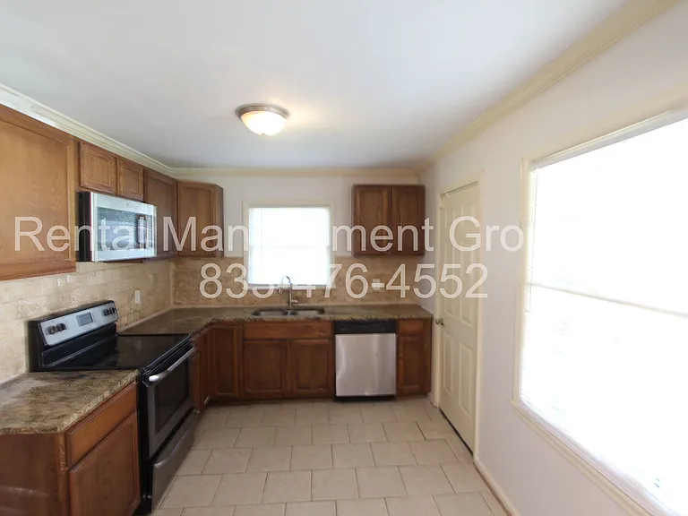 201 Rose Dr — Photo 6