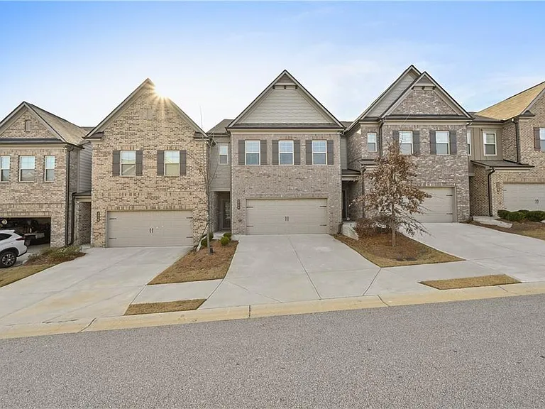 3229 Weyhill Way — Photo 3