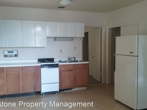 2nd image of 106 N 6th St APT 1E