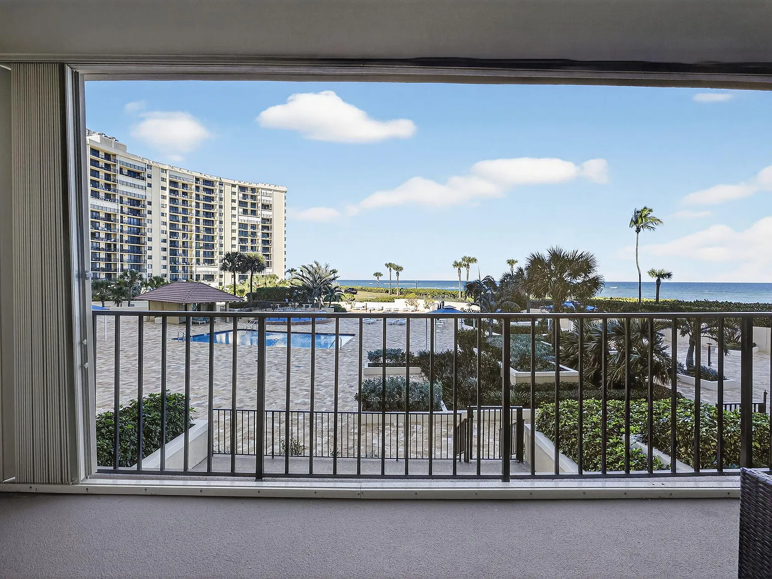 2 bed, 2.0 bath, 1170 sqft, $3,200 — Photo 2