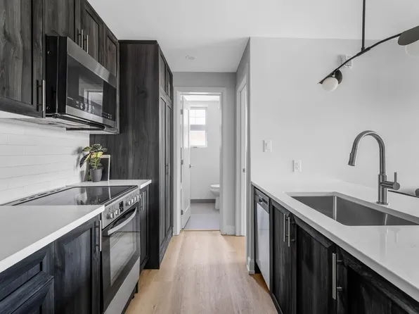 658 Somerset Street West