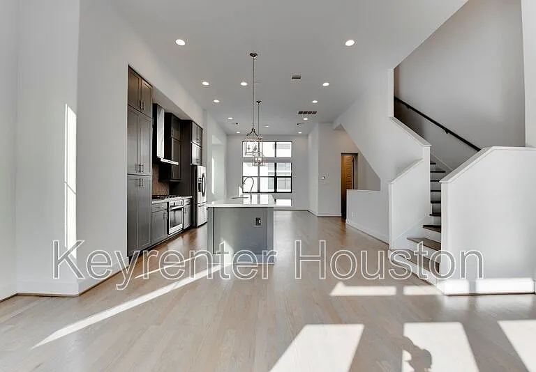 2928 Lamar St — Photo 21