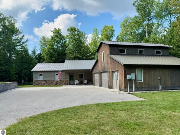 15706 Betsie River Dr, Thompsonville, MI 49683