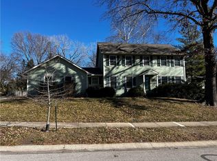 11909 Aberdeen Rd, Leawood, KS 66209