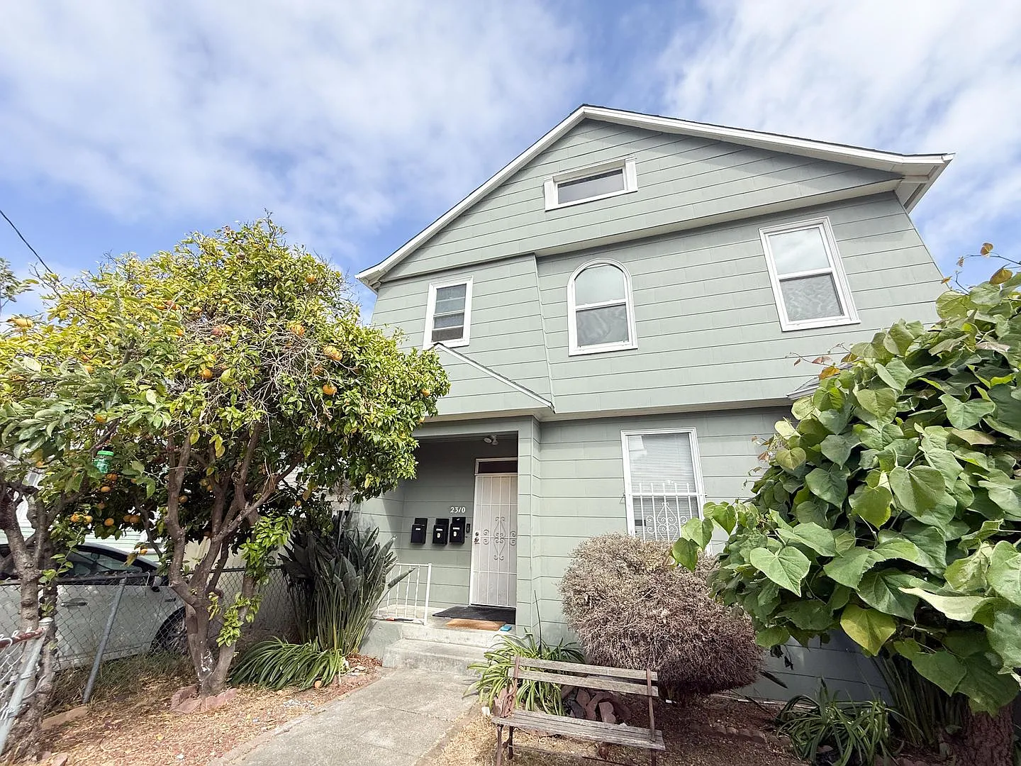 Remodeled 2 Bedroom 1 Bath Apt in Fruitvale Neighborhood — Photo 1