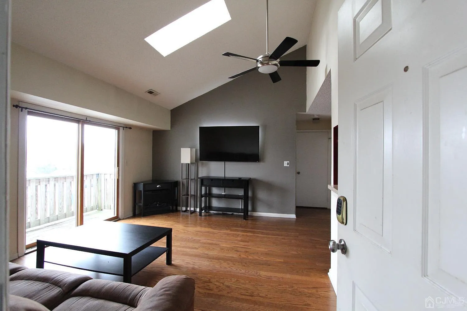 1 bed, 1.0 bath, 667 sqft, $1,950 — Photo 4