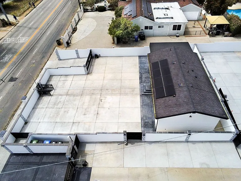 13310 Glenoaks Blvd — Photo 17