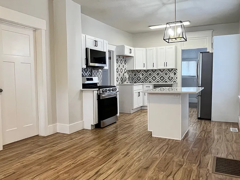 810 W Arapahoe Ave — Photo 6