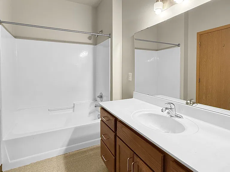 West Broadway Crescent — Photo 13